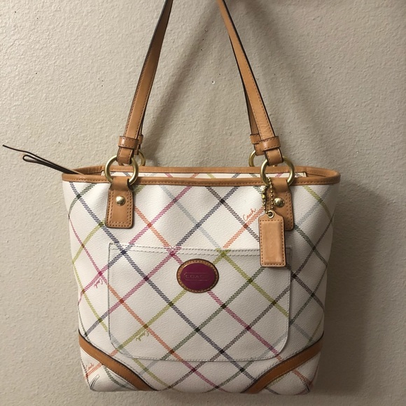 Coach Handbags - Authentic Coach 💯 Leather Luxury Satchel Handbag